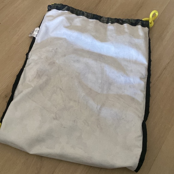 Adidas Drawstring Bag Gently Used - Picture 5 of 9